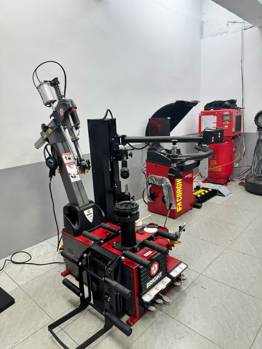 chanuncomp's tweet image. Corghi+Chanun🔧⚡  

Chanun air compressors now seamlessly integrate with Corghi equipment — built to perform better.  

👉 Contact us, learn more about how this pair can upgrade your workflow.  

#screwcompressor #rotaryscrewcompressor #chanun

chanuncompressor.com