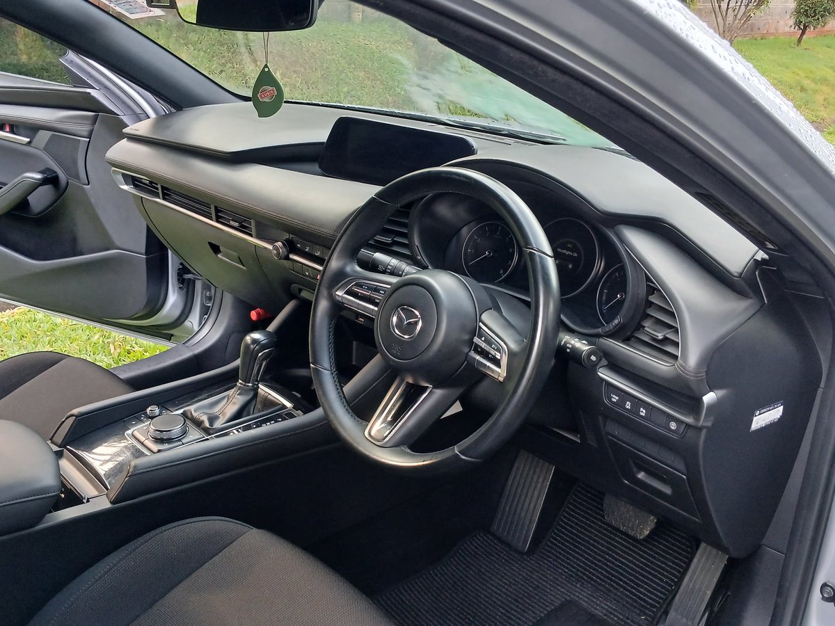 Hashi_Cars's tweet photo. @ItsJeffreyJeff 🔥🔥2,050,000.KSH🔥🔥

MAZDA 3
AUTOMATIC 
2019 YEAR
1500Cc
PETROL ⛽️ 
VERY NEW 🏅
0705554502 https://t.co/6ZEZQ1SdS9