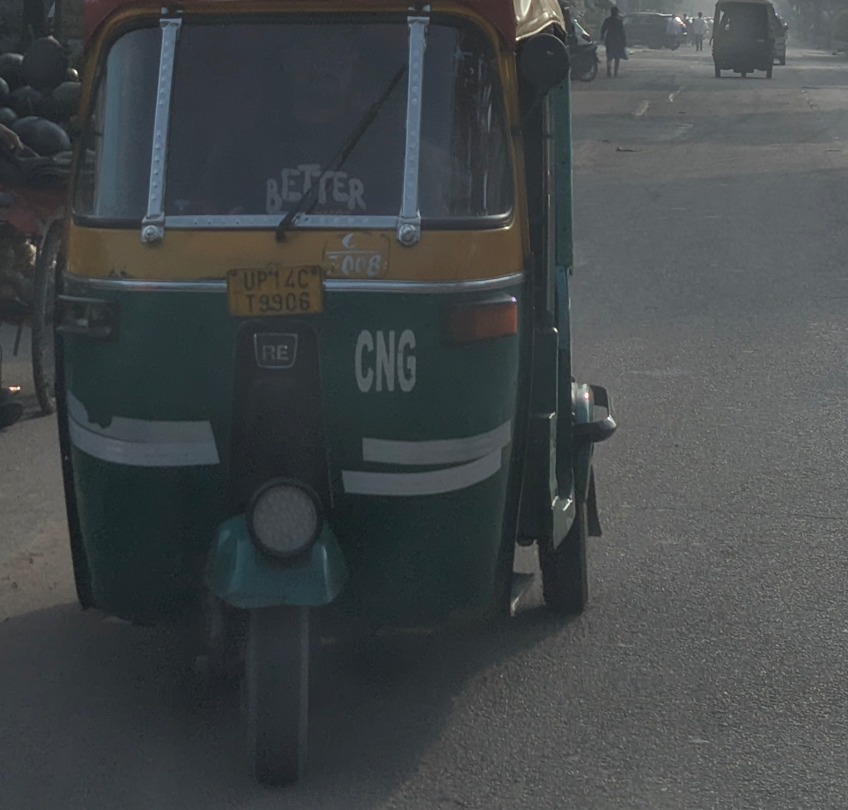 trafficwatchmen's tweet photo. Indirapuram me Traffic rules koi manne ko he taiyyar nahin hai.

Aap log challan kyon nahin karte ?

@Uppolice
@ghaziabadpolice
@uptrafficpolice
@Gzbtrafficpol

17/03/2026 08:03 AM Indirapuram Ghaziabad (Swarn Jayanti Park) https://t.co/QFAhAnEicJ