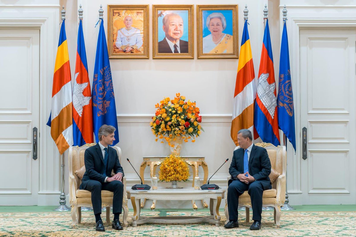 BudrysKestutis's tweet image. 🇱🇹🤝🇰🇭 Honored to be received by Cambodia’s Prime Minister Hun Manet @h_manet. #Lithuania is committed to a forward-looking bilateral partnership with #Cambodia, as well as to strengthening the #EU–#ASEAN dialogue. We commend 🇰🇭 for its active role in demining efforts in