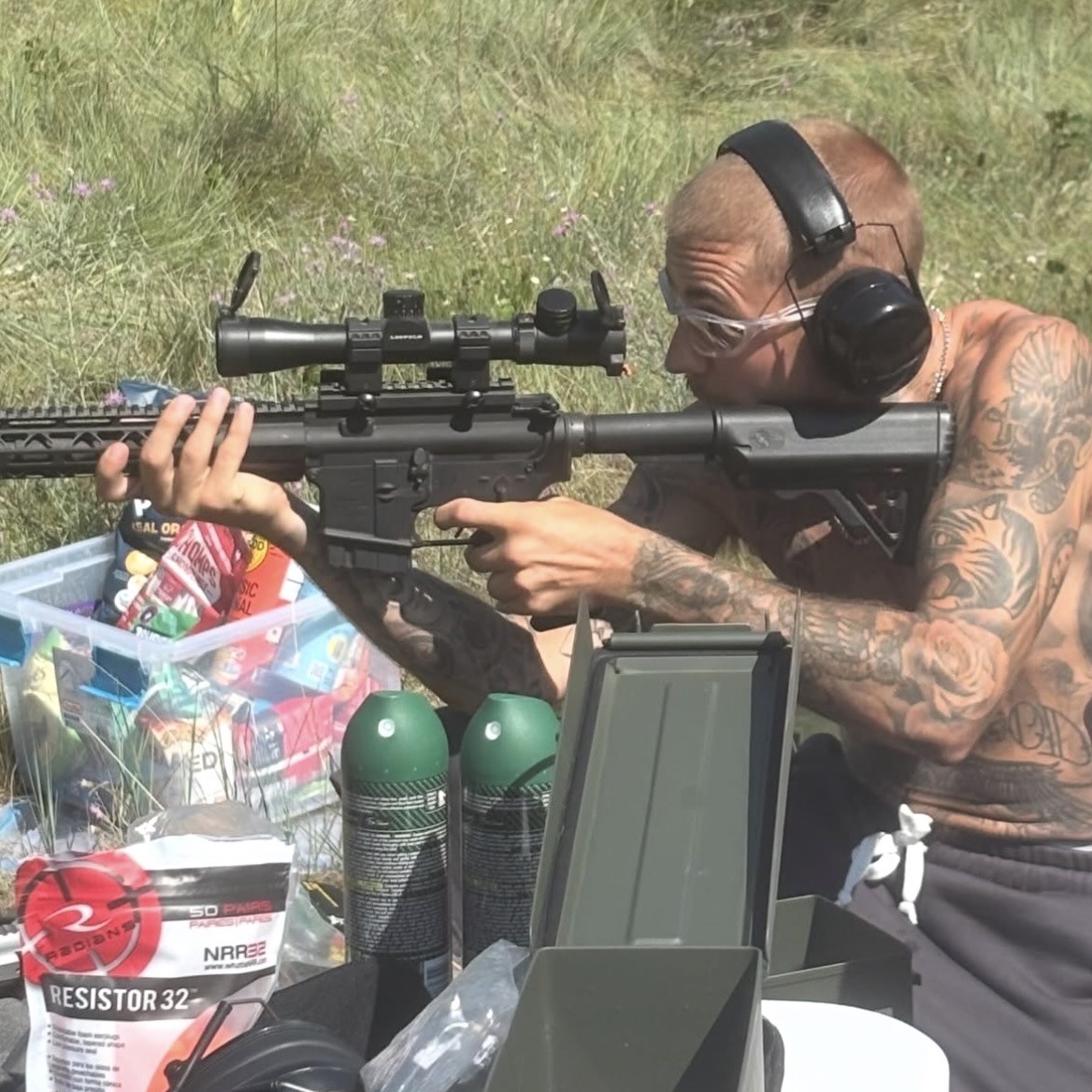 bieberdiesel's tweet image. My man can do both...
#justinbieber #funtime #enjoy #dual