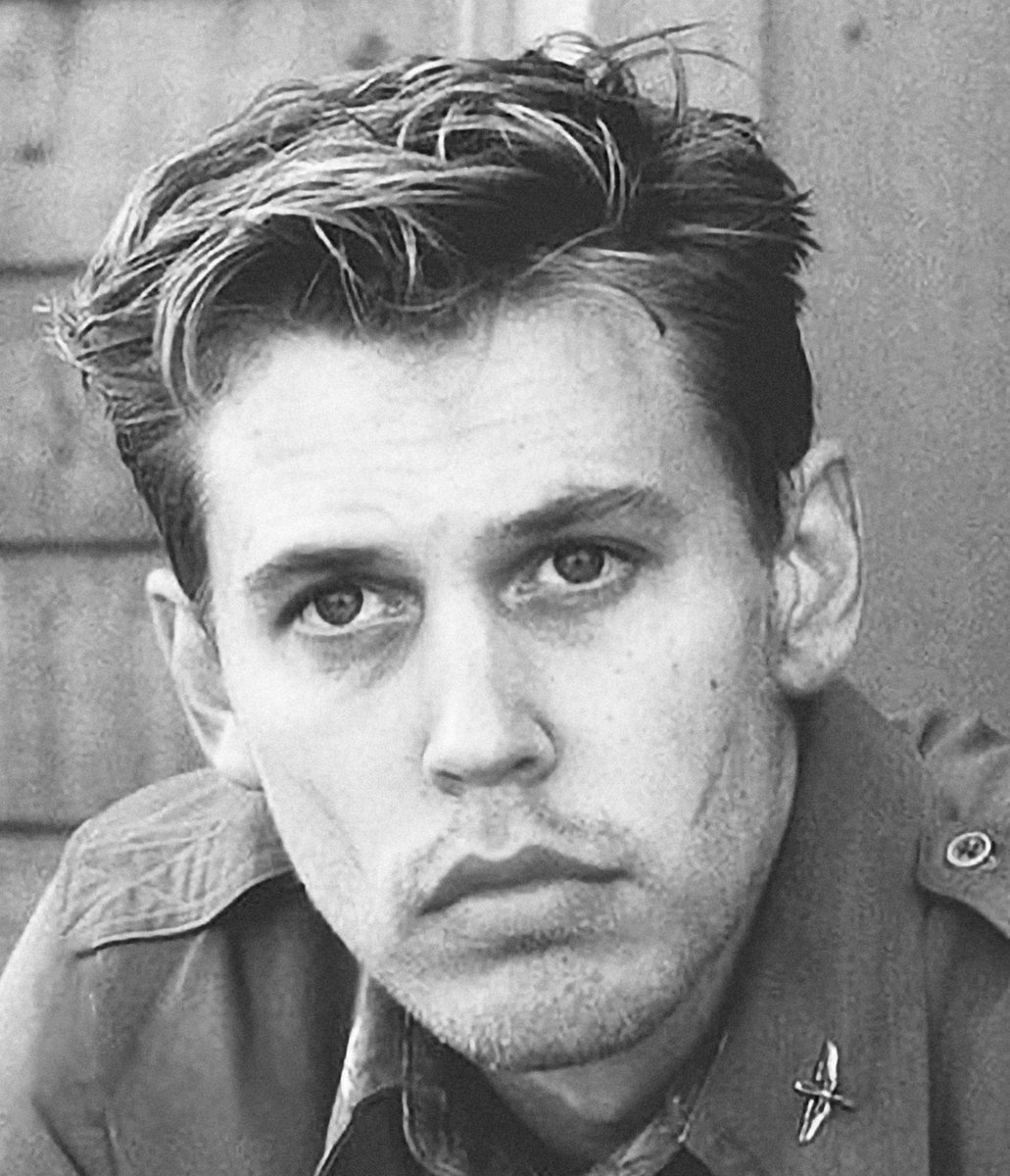 AustinsSatnin's tweet photo. Gale: Darlin  you're heartbroken but remind yourself you are going back next year it will be even better because you'll go on new adventures  🩷❤️🥰 try to enjoy today and I cannot wait to see your presentation on me and all of the guys💖

#Austinbutler #MastersOfTheAir #Norfolk https://t.co/BVQVE0d87R
