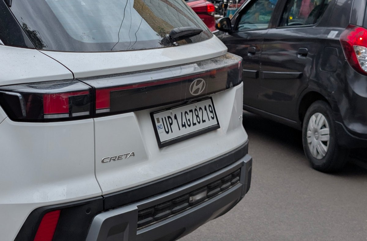 trafficwatchmen's tweet photo. Indirapuram me Traffic rules koi manne ko he taiyyar nahin hai.
Aap log challan kyon nahin karte ?

@Uppolice
@ghaziabadpolice
@uptrafficpolice
@Gzbtrafficpol

23/03/2026 10:44 AM Indirapuram Ghaziabad https://t.co/yzzJtEmmgG