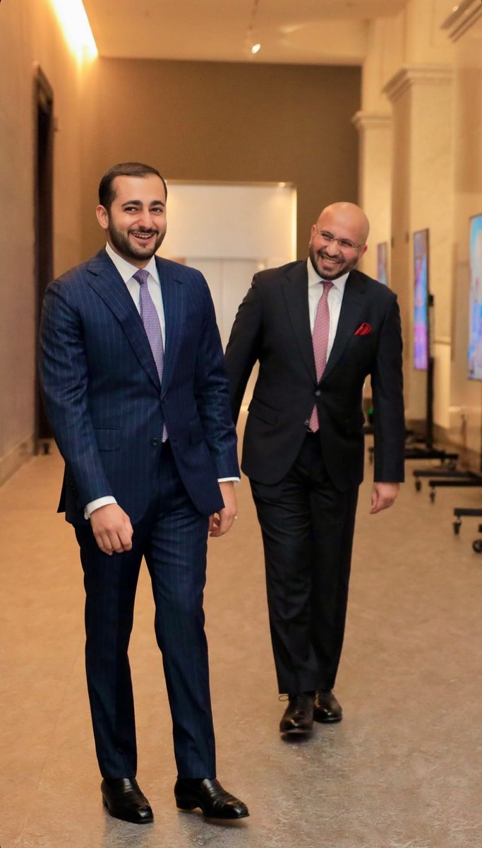 AdabOman's tweet photo. " وبنجلهِ  أنعمْ  بذي يزنٍ  فتىً
من ذا  يداني  مجده  ويُقلَّدُ " 🇴🇲
#ذي_يزن_بن_هيثم https://t.co/qFGuD2XiNB