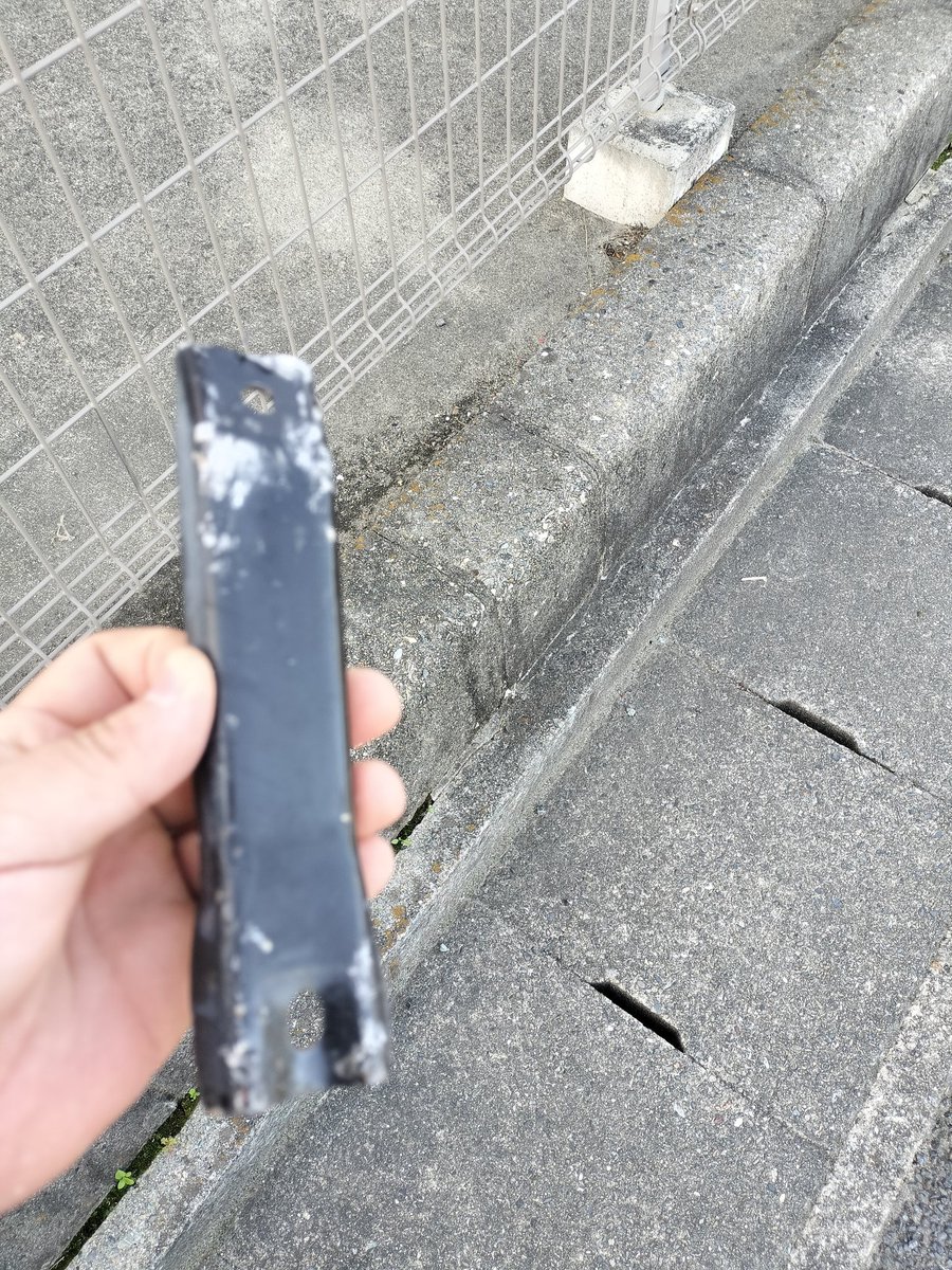 hati_mt9rs4's tweet photo. 皆さん落下物には気を付けましょう… https://t.co/VPCk12TEsy