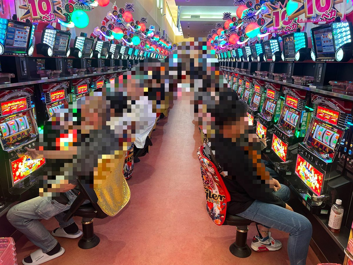 oshimai_choco's tweet photo. 朝からずーっとミリオンゴッド🈵
東京喰種🈵
ジャグラーコーナーも空き台少なめ💦

ミリオンゴッドは既に𝟏𝟎𝟎𝟎𝟎𝐎𝐕𝐄𝐑が複数✨️
東京喰種も𝟔𝟎𝟎𝟎𝐎𝐕𝐄𝐑
北斗の拳転生の章2 𝟗𝟎𝟎𝟎𝐎𝐕𝐄𝐑
鉄拳6 𝟔𝟎𝟎𝟎𝐎𝐕𝐄𝐑
ガンダムUC 𝟓𝟎𝟎𝟎𝐎𝐕𝐄𝐑

まだまだっ

 #PR
 #ニラク郡山荒井 https://t.co/LRxvj37qlG