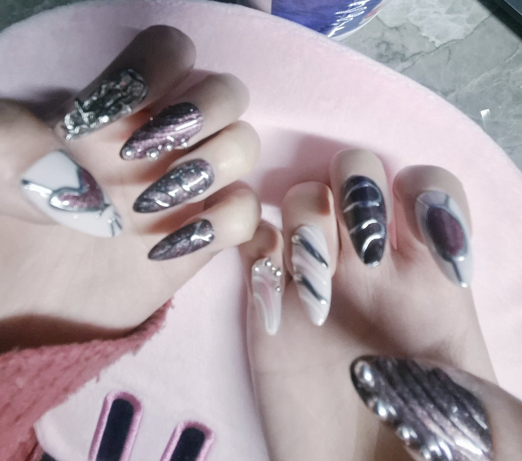 むちこ tweet media