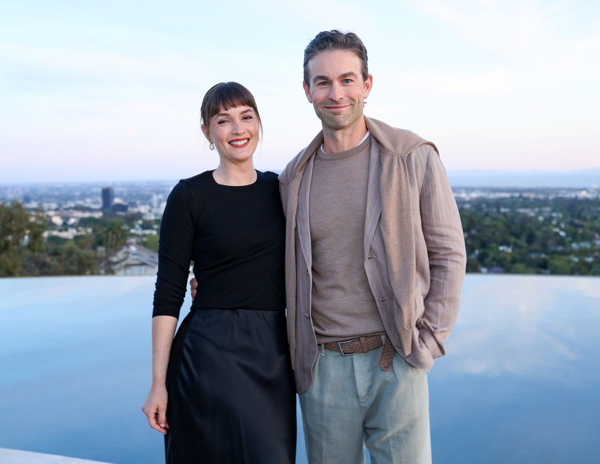 mvs Leighton Meester &amp; Chace Crawford aka. Blair Waldorf &amp; Nate Archibald reunionnnn omg guyss😭😭😭

2007.                                                          2026.