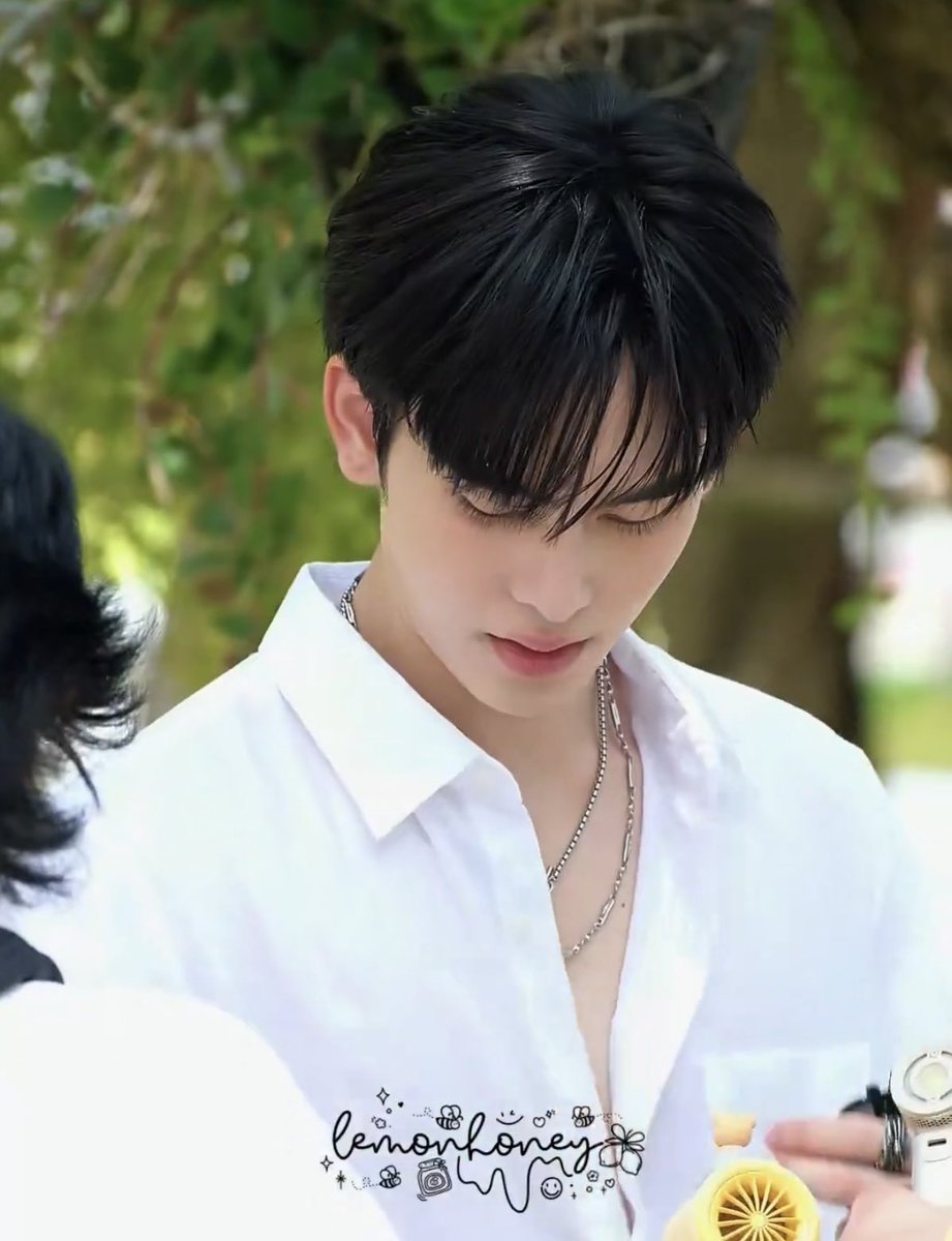 Laura 🩵☔️ tweet media