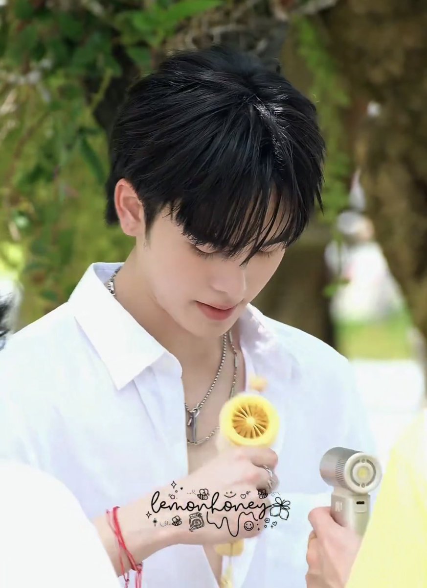 Laura 🩵☔️ tweet media