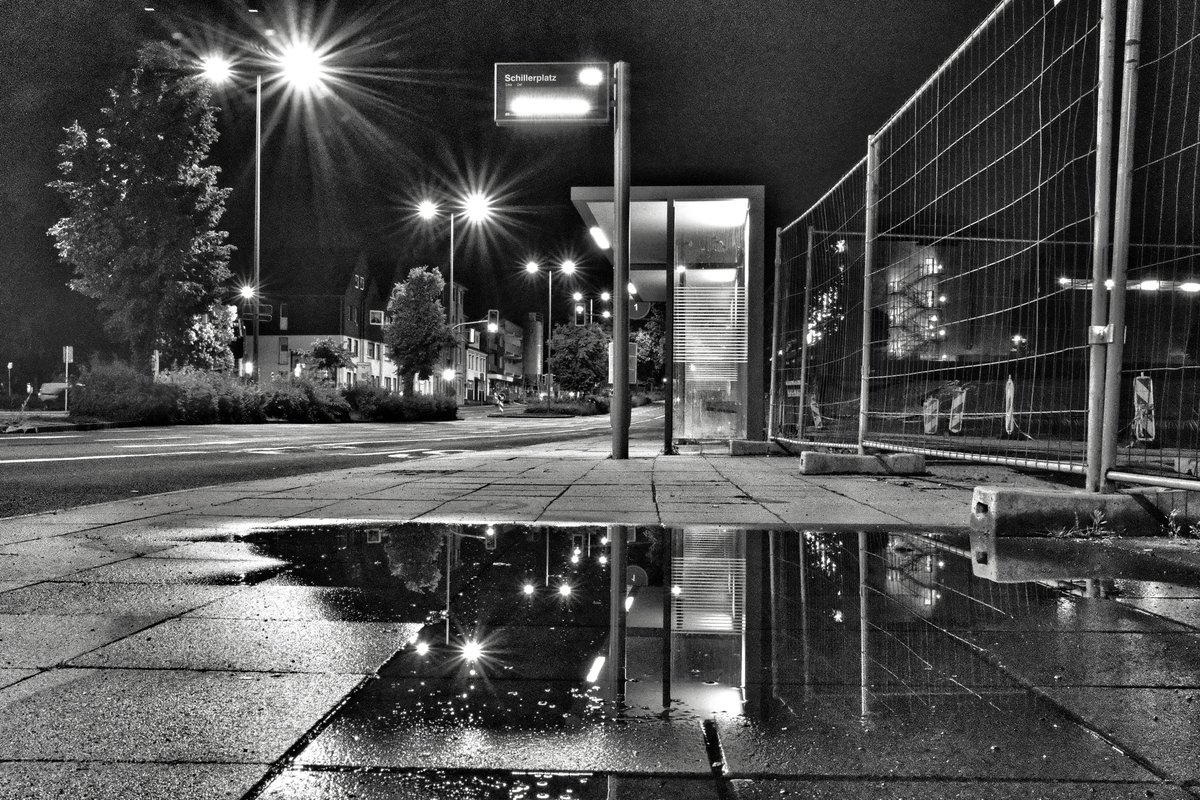 schlockback's tweet image. Ich habe da mal wieder ein Bild für #APuddleADay 😊
 #city  #LiebeIstAlles #FloodTheZoneMitSchoenem #SchoenesGegenDoofes #monochrom #schwarzweiß #blackandwhite