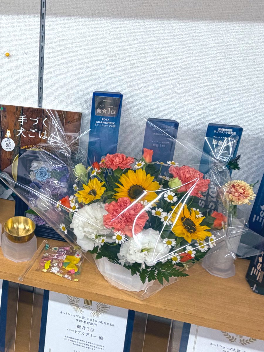 yuki_pom's tweet photo. 今日はこちらからスタート
来させてもらえてよかった
先生の好きな色のお花にしてよかった
本当にお世話になりました https://t.co/O6Gpoyc3Aw