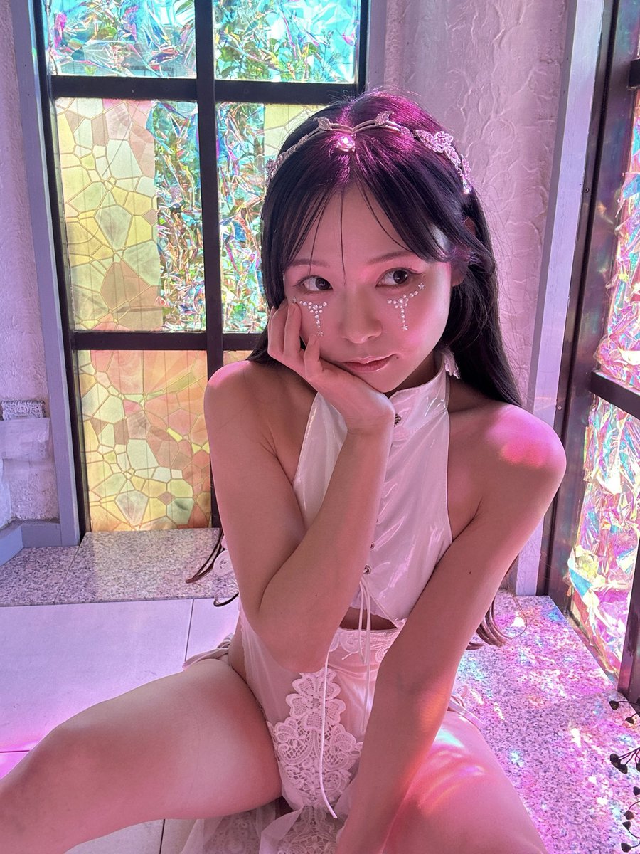でも、舞台だと「水着着てる、うわ…」ってなるし世知辛い🥲一つに絞ればいいんやけど色々やりたいしなぁ🥺"仲村まひろ"のファン様には色々楽しんでもらいたいからなぁ…🥺"仲村まひろ"というコンテンツを気に入っていただけるように頑張るしかないのか…？ https://t.co/MChXjVM9et