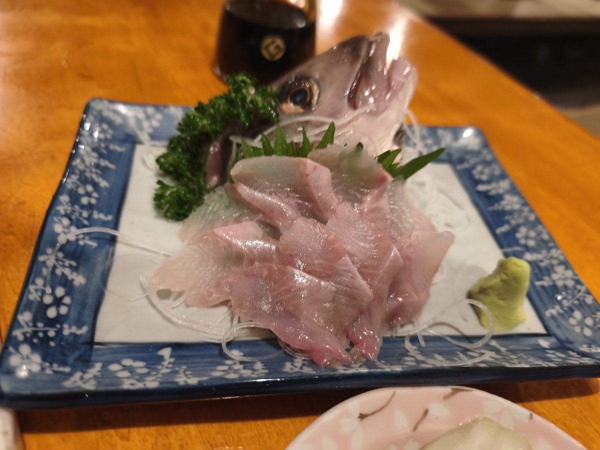 crypt_hayate's tweet photo. 4年前、札幌オフ会で食べたイカ刺しが忘れられなくて、クロちゃんに食べて欲しかった一品
白色ではなく、透明は新鮮な証🌞
ホッケの刺身も珍しいよね☺️♥
サービスのアラ汁美味しかった！

魚さんこ
📍（https://t.co/vfzQkRZUpS）

#疾風オフ会
#疾風オフ会2026
#疾風酒
#函館グルメ https://t.co/kGyEbTQ6fN