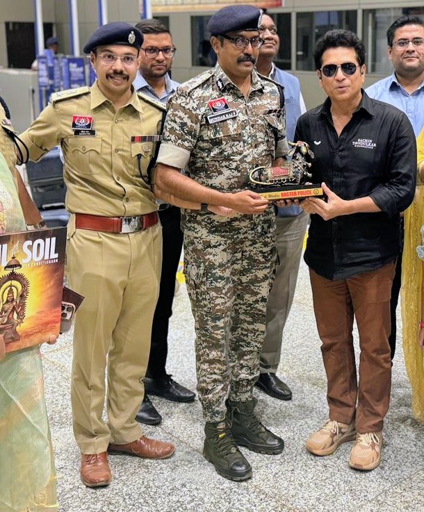 Bharat Ratna Sachin's recent visit  brought great joy &amp; inspiration to Bastar. Your journey of dedication &amp; excellence motivates millions across the globe <a href="/sachin_rt/">Sachin Tendulkar</a>
<a href="/sachin_online/">Sachin Tendulkar Fan</a> #HappyBirthdaySachin
#SachinTendulkar
#Bastar #Police #BastarPolice 
#GodOfCricket
#MasterBlaster