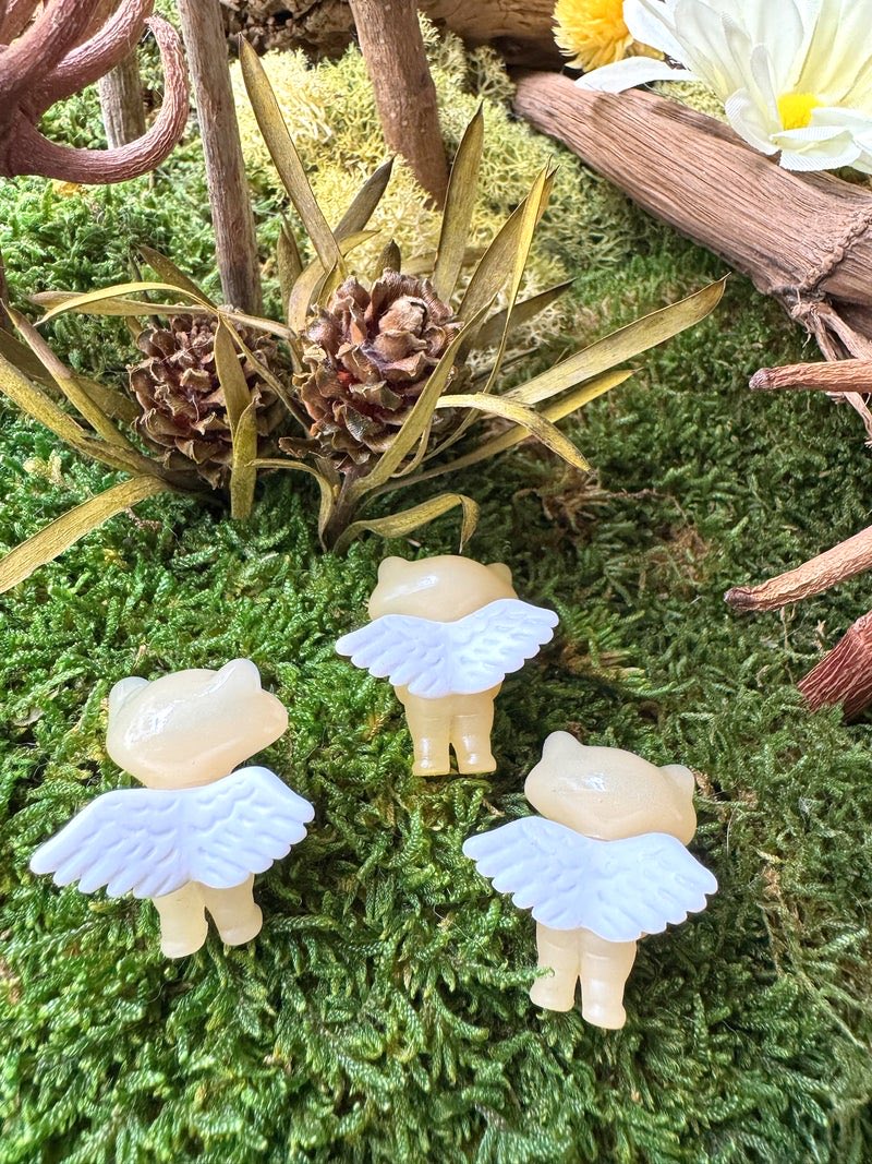 ReBone Festival dolls releasing 4/28 9pm JST!
The new Angel Fortune Wanda Friend has finally arrived! It has a translucent yellow body &amp; holds a heart to their chests. KENZO created 3 heart designs.
They’re just adorable! Order yours before they’re gone! 
#wonderfrog