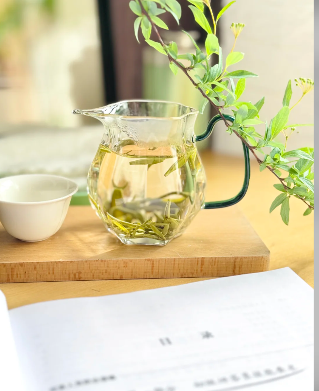 cuiming_tea's tweet image. Sip this clear green tea with a fruity burst, followed by a lasting sweet tea aroma｜#green tea #lychee tea #oolong tea #healthy drink #wellness tea