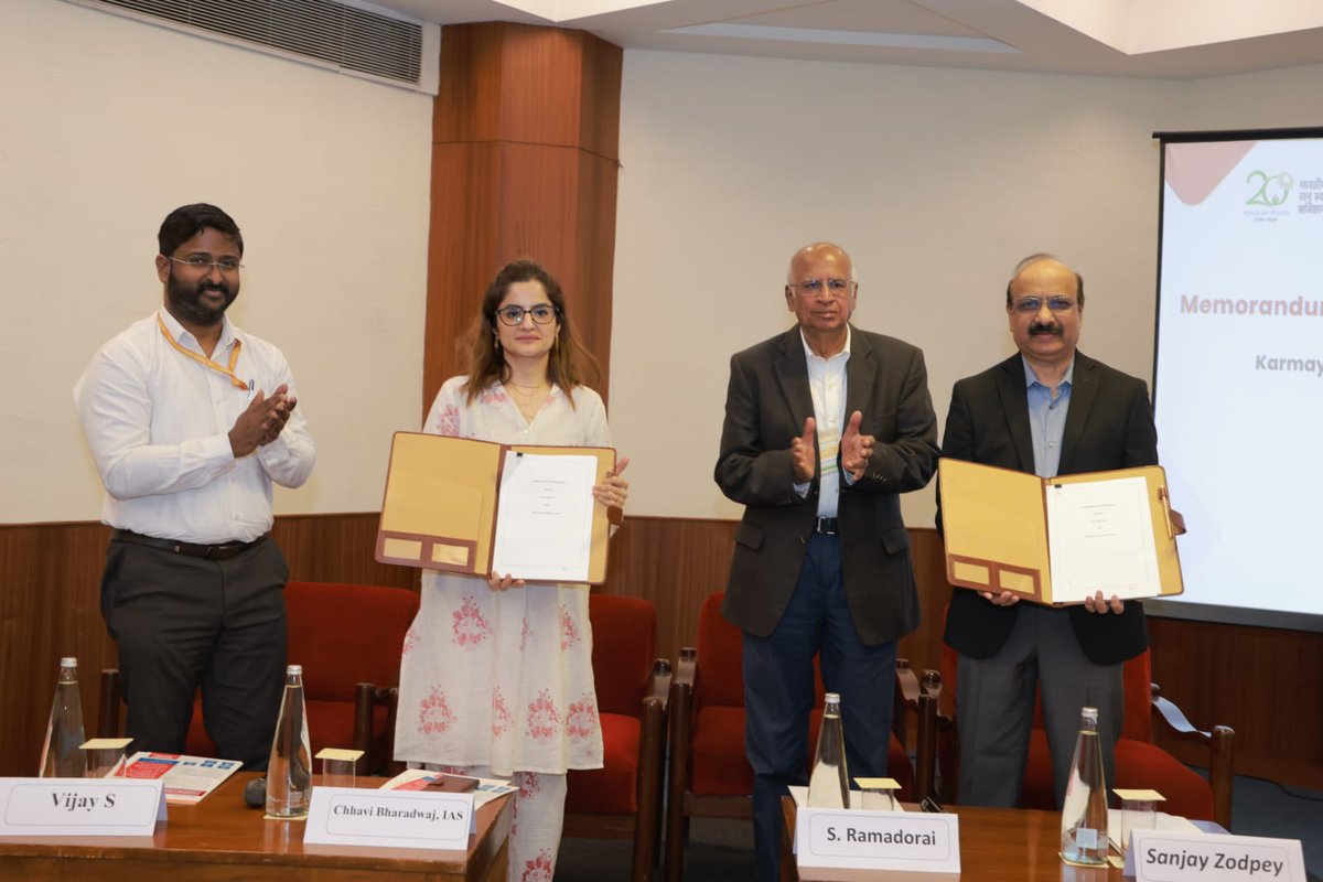 thePHFI's tweet photo. @iGOTKarmayogi &amp; @thePHFI  signed an MoU to strengthen healthcare capabilities. A new eCourse – ‘Combating Antibiotic Resistance: A Stewardship-Based Approach for Healthcare Professionals’ was released by Shri S. Ramadorai, Chair, PHFI Board  &amp; Chairperson, @@iGOTKarmayogi. https://t.co/OVAVMqpv6f