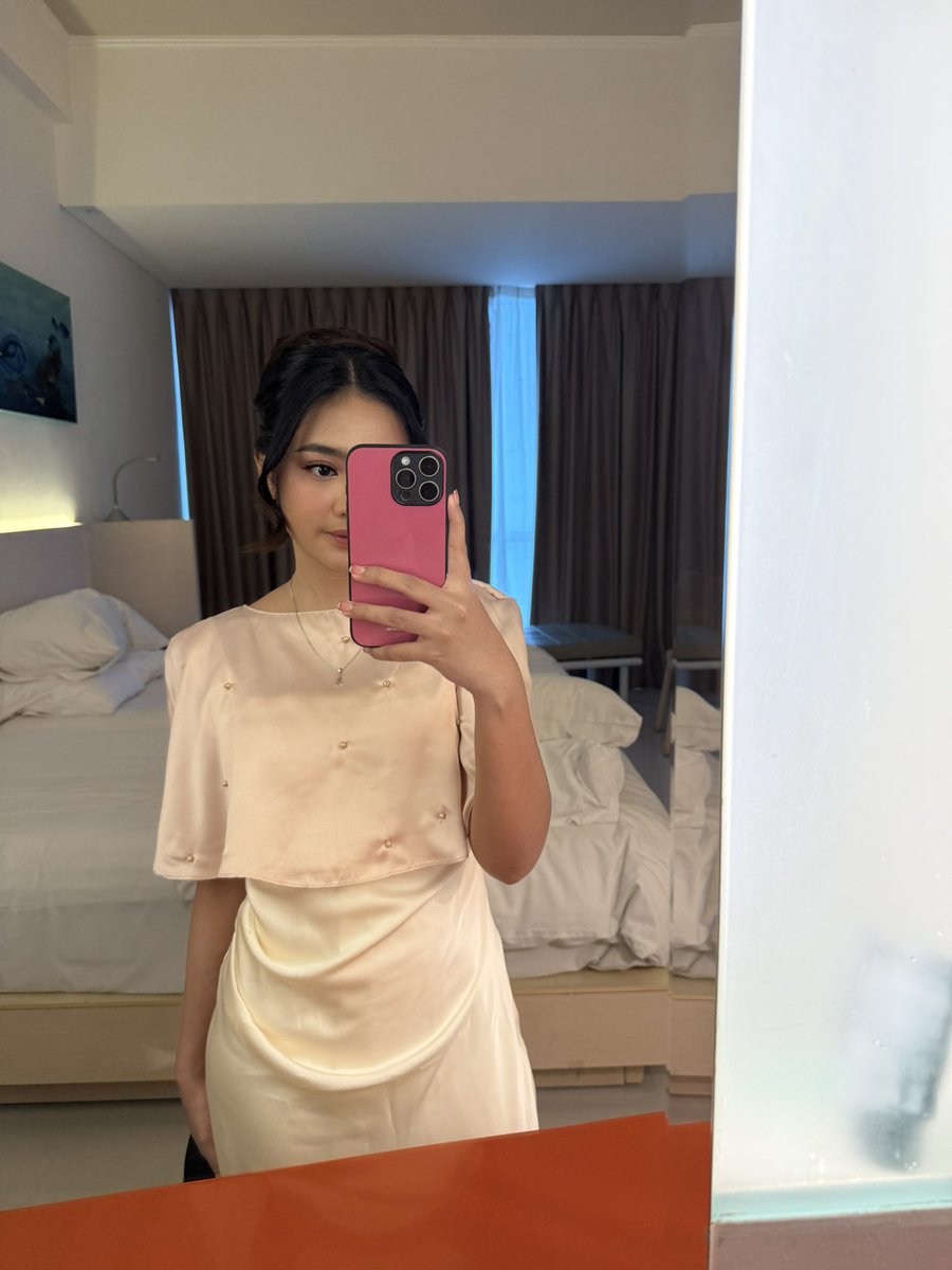 chocomauvee's tweet photo. pov: you finally found a phone case that’s cute and actually protective 👀💅 https://t.co/5eOIn6EIAB