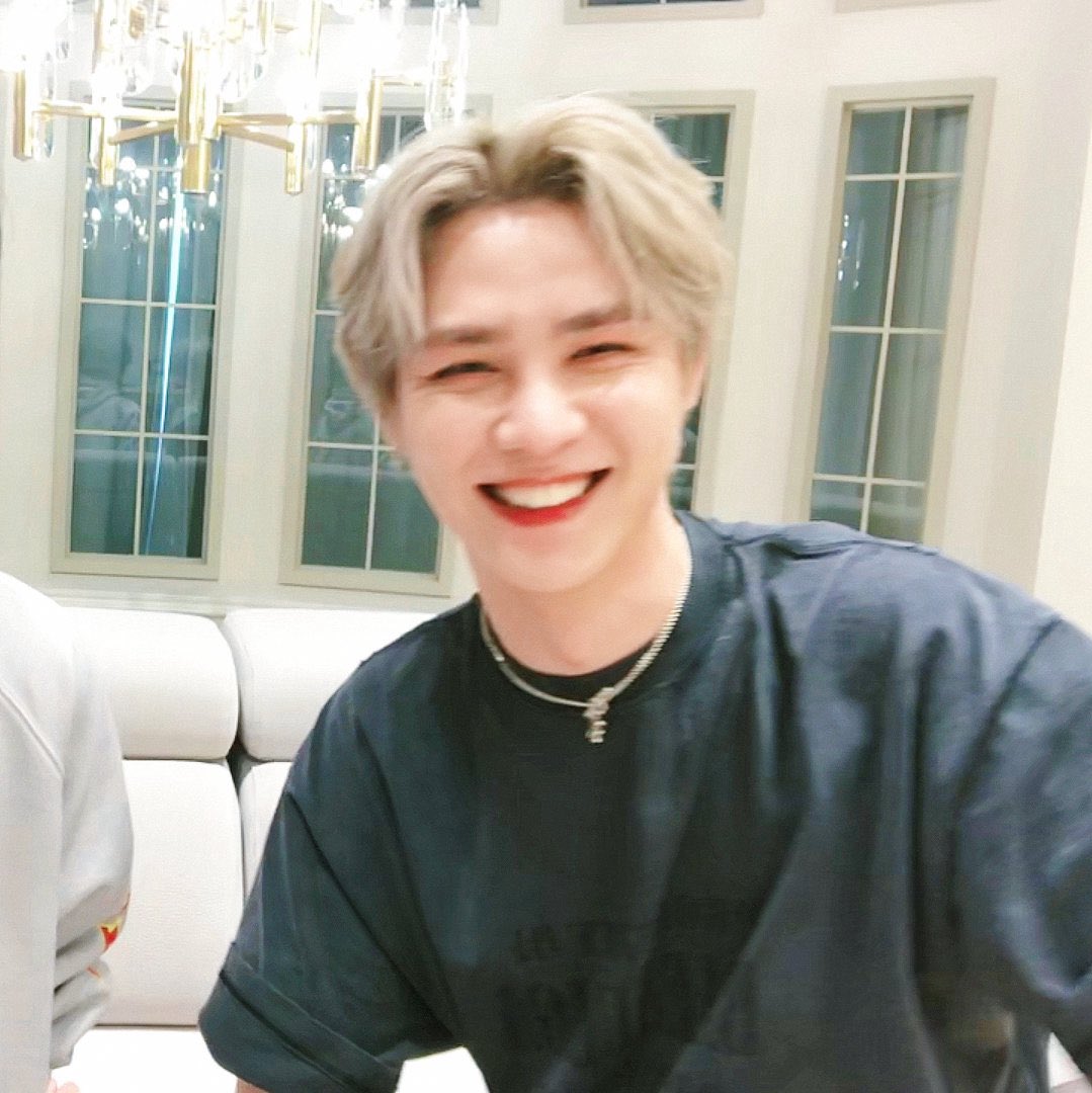쿤이 이렇게 눈 사라지게 
브헤헤헿 웃는거 넘 귀여움 🧡⌒ᗜ⌒🧡