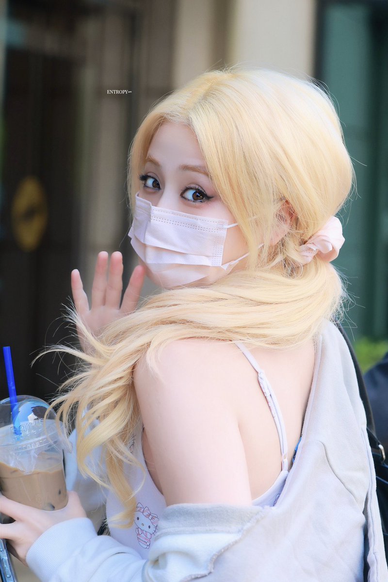 nina🤍🪽🧟‍♀️ tweet media