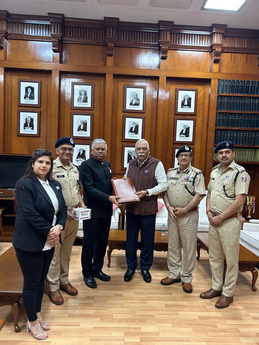 Delhi Fire Service tweet media