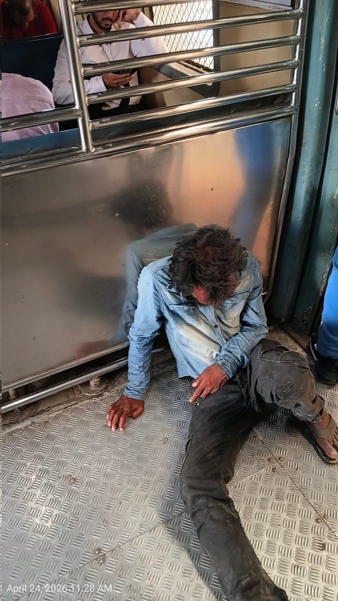 ashish22582's tweet photo. @srdcmmumbaicr @Central_Railway
@RailMinIndia @RailwaySeva @Railwhispers @narendramodi
@PiyushGoyalOffc 

My Ticket My Pride - Harbour Line - 11.16 am - PL Local From Juinagar. Panvel End 1st class coach. Full Enjoying. डर के आगे जीत है. https://t.co/jGbtVoW07m
