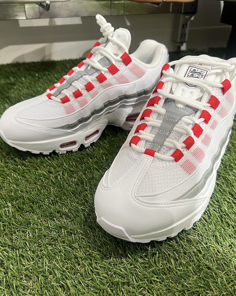 RCF_CCSP's tweet image. 高校時代からイングランド推し🏴󠁧󠁢󠁥󠁮󠁧󠁿
いつか買おうと思ってたAIR MAX 95👟

迷わず買ったけどコレ絶対運転しづらいよな笑
#nike #lexus #rcf