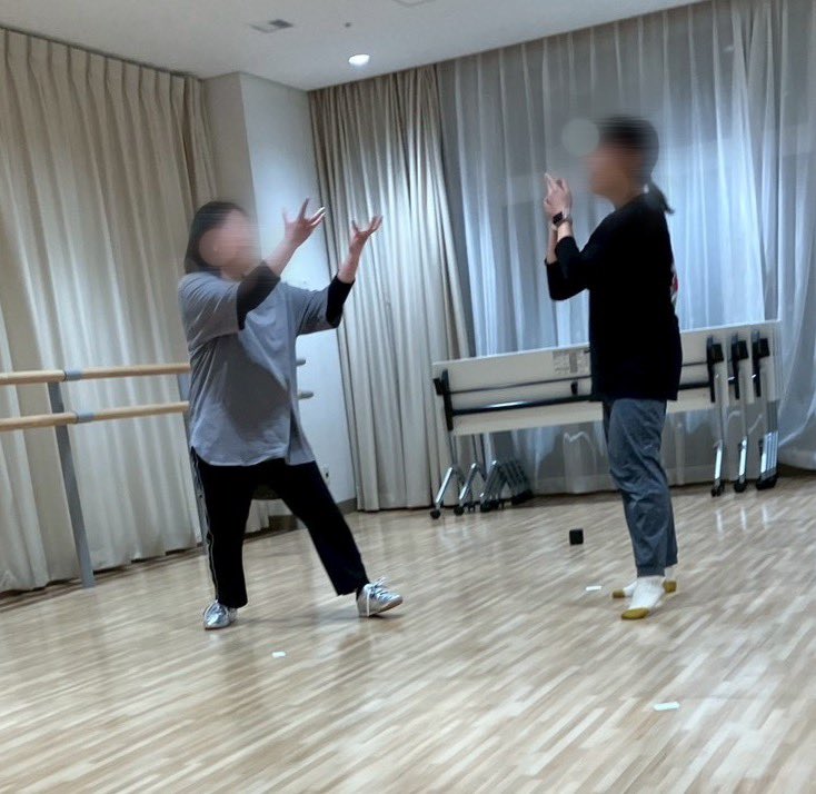kenji_b2web's tweet photo. 本日のワークショップ(acting lab)はインプロの日です。参加する皆さま、稽古着など忘れないようにお願いします。本日も弾けておもいっきり楽しみましょう！宜しくお願いします！
#ワークショップ #actinglab #インプロ https://t.co/zRiWrsiZLO