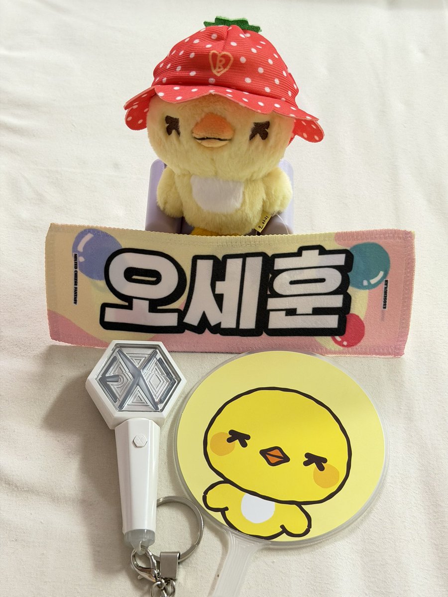 What's in OHARI's bag ?

✅ EXO light stick
✅ Cheering Fan
✅ SEHUN Slogan
✅ Concert ticket ✨

นู๋พร้อมไปเชียร์งุงงุงแล้วนะยาย ~ 🐥

#OHARI #오아리 
#SEHUN #세훈