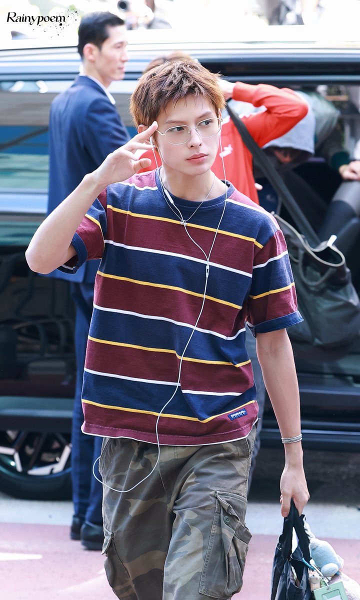 RainyPoem tweet media