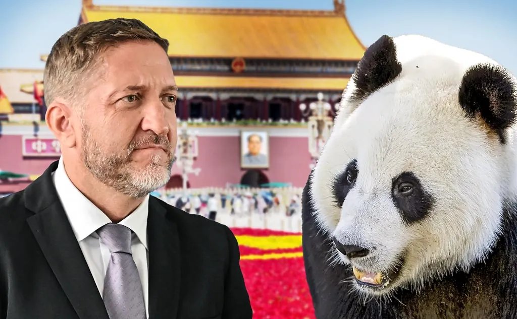 IDerenda's tweet image. Po marčevski zadolžitvi za 500 M € odhajajoča vlada spet načrtuje pot v Peking. Fiskalni svet svari pred bankrotom financ, a rešitev so očitno nove kitajske panda obveznice. Gre za nevarno pot v odvisnost, ki jo bodo popravljale še prihodnje generacije.
👉nova24tv.si/o-se-sloveniji…