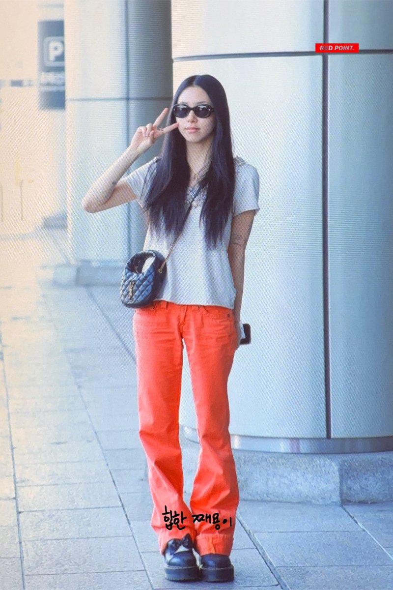 RED POINT💋. tweet media