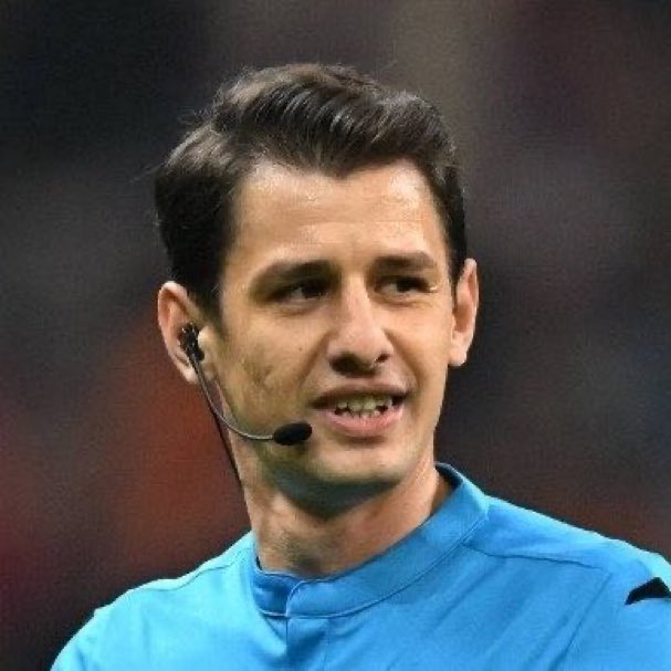 Adam Şampiyonlar Ligi yönetiyor. Arabistan’da, Yunanistan’da derbileri yönetiyor ama kendi ülkesinde derbi yönetemiyor, yönettirmiyorlar. Çünkü Trabzonlu Yasin Kol var. Yazık, çok yazık.