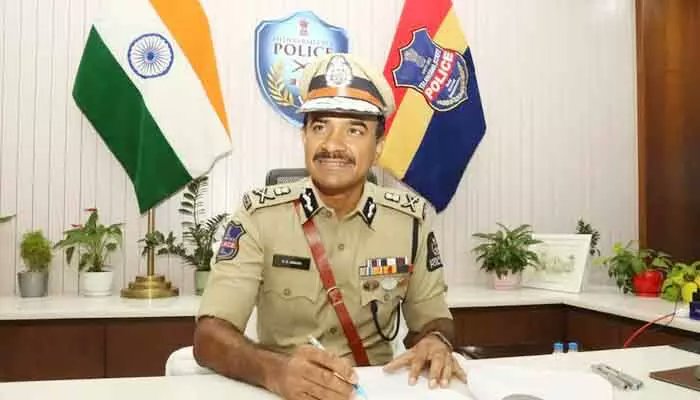 TGGovtUpdates's tweet photo. సీనియర్ ఐపీఎస్ అధికారి సీవీ ఆనంద్‌ను తెలంగాణ కొత్త డీజీపీగా నియమించేందుకు ప్రభుత్వం సిద్ధమవుతోంది, మే 1 నుంచి ఆయన బాధ్యతలు చేపట్టే అవకాశం ఉంది. https://t.co/gw1mGW038N