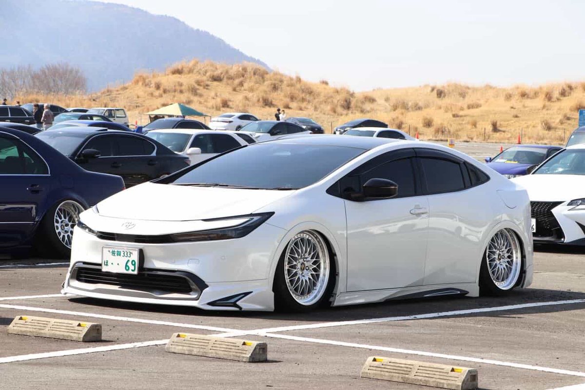 プリウスのNEWホイール届いた！！

なので今履いてるホイールどなたか買いませんか？？

VS-XV
pcd114.3
シルキーリッチシルバー
pcd114.3
20インチ9J+46 Oディスク4本通し
pcd114.3
タイヤはミネルバ225/35R20
pcd114.3
使用期間5ヶ月
pcd114.3

お値段20万円でお願いします。