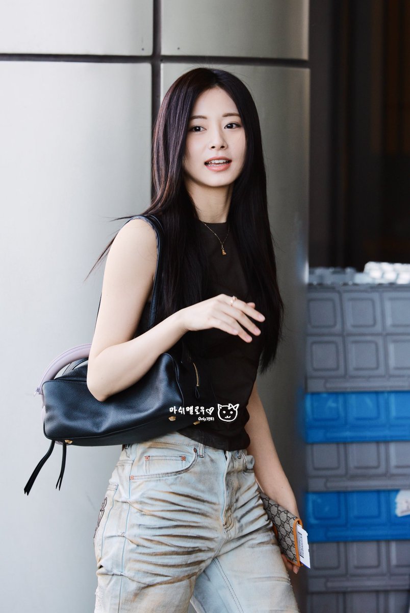 260424 프리뷰 #쯔위

💙💙💙
#트와이스  #TWICE #TZUYU #子瑜 #ツウィ #abouTZU #RunAway
<a href="/JYPETWICE/">TWICE</a>