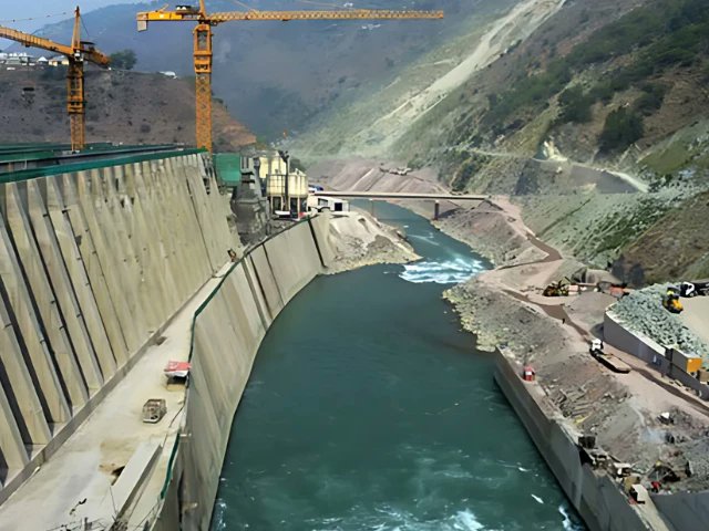 PakPulse786's tweet image. ⚡ Pakistan Pushes Ahead with Major Dam Projects

"Pakistan is advancing work on Dasu, Mohmand, and Diamer-Bhasha dams with a combined investment of around Rs2.6 trillion to boost hydropower and water storage."

#Pakistan #Hydropower #Dams #Energy #Infrastructure