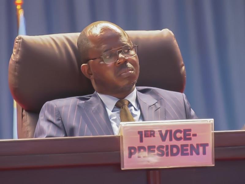 SMwanamilongo1's tweet image. #RDC-#Politique : "Si nous voulons parfaire le fonctionnement des institutions provinciales et des entités territoriales décentralisées, donc il faut changer la Constitution, parce qu’il n’y a pas de possibilité de la modifier", — Jean‑Claude Tshilumbayi, premier vice‑président