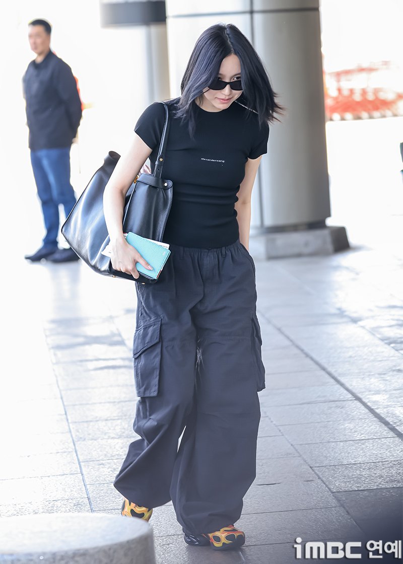 [포토] 트와이스 미나, 시원한 미소
#트와이스 #TWICE #미나 #도쿄 #출국 #GMP_260424 [iMBC연예]

트와이스(TWICE) 미나가 24일 오후 해외 일정 참석 차 김포국제공항을 통해 일본 도쿄로 출국하고 있다.

🔗enews.imbc.com/M/Detail/502714