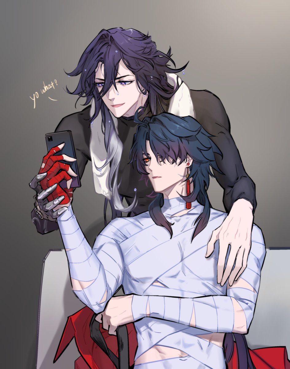 TheRosariumX's tweet photo. #Ashblade 
no biggie, just two old men looking at a phone https://t.co/XUwBuhujPe