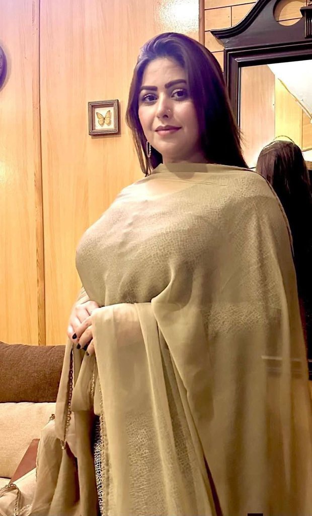 Isra Khan tweet media