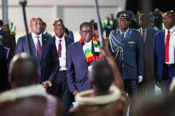 SimangalisoDub5's tweet image. @edmnangagwa has arrived in the beautiful Kingdom of Eswatini  to celebrate the historic "Double Celebration" with His Majesty King  Mswati III. The 40th Anniversary of His Majesty’s Coronation—his Ruby  Jubilee—and his 58th Birthday mark two remarkable milestones. #Zimbabwe and