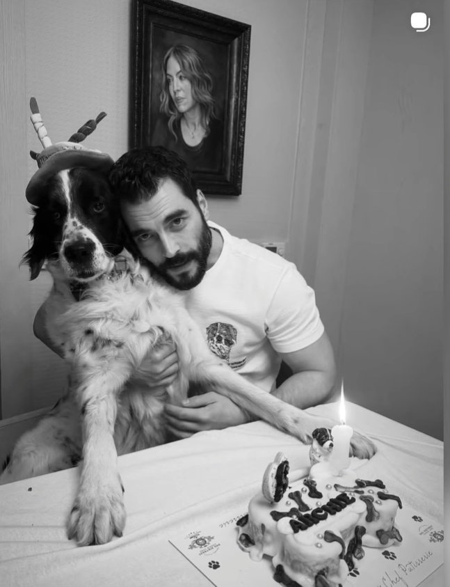 "Dogs are not our whole life, but they make our lives whole."
23 Nisan çocuğu

İyi ki doğdun Archie'm... 8'i de devirdik, daha nicelerine
Data az

#AkınAkınözü ve Archie🐶🐾... 
Akin augura buon compleanno🎂 al suo pelosetto🐶...
