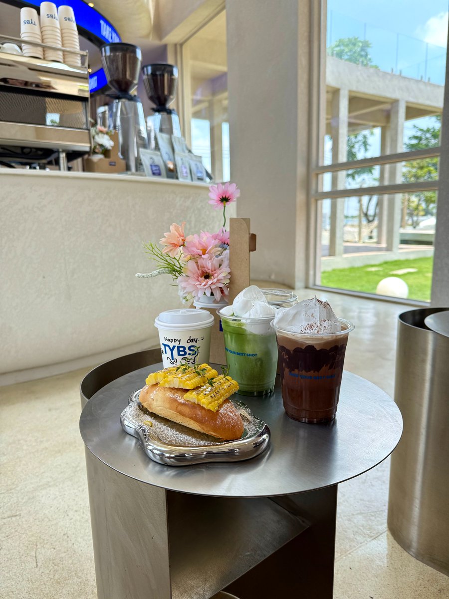 sc_asset's tweet photo. #SCHOPPER บางใหญ่ทำถึงเกิน!✨ ใครหาคาเฟ่ + ร้านอาหารครบจบในที่เดียว ต้องมาที่นี่เลย ร้านกว้าง บรรยากาศดี มีทั้ง Indoor และ Outdoor ที่จอดรถเยอะ แถม Pet-Friendly 🐶🐱 พาน้องๆ มาได้สบายข้างๆ มีร้าน “Prakai” อาหารอร่อย พร้อมดนตรีสด เหมาะกับพาครอบครัวมาดินเนอร์ 🍽️
📍TYBS บางใหญ่
โครงการคุณภาพโซนแจ้งวัฒนะ-บางใหญ่👀
🏡 เวนิว พอร์เทรต เวสต์เกต
🏡 เวนิว ไอดี ราชพฤกษ์-345
🏡 บางกอก บูเลอวาร์ด ซิกเนเจอร์ เวสต์เกต
#TheNewSC #BangYaiNeighborhood #TYBS