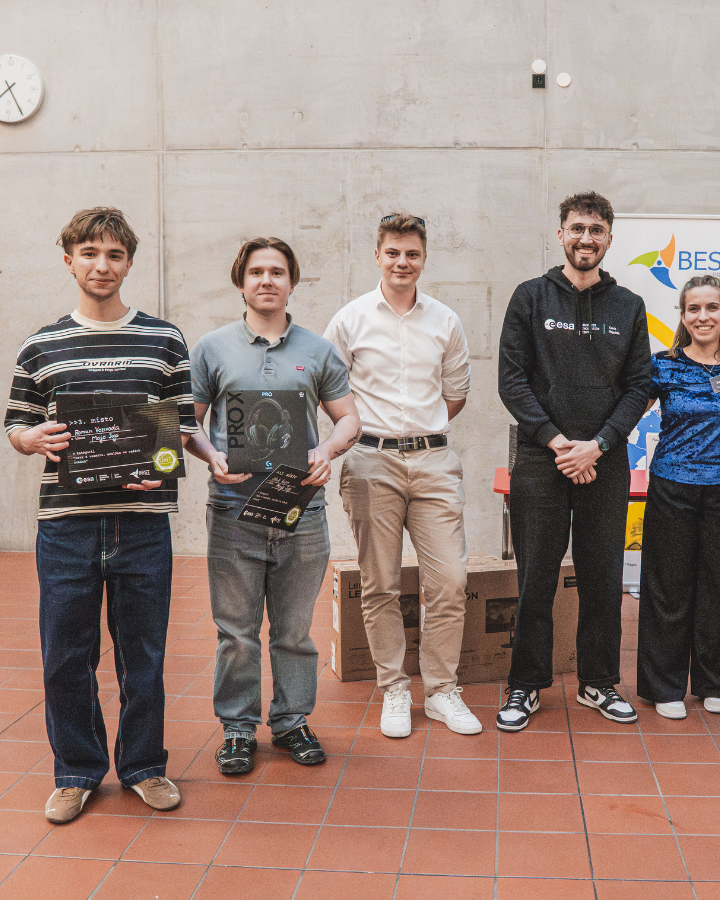 FIT_CTU's tweet image. #UspechyFIT 🚀 V soutěži UnIT v kategorii pod záštitou @esa obsadili studenti #FITČVUT všechny tři medailové příčky. 🥇🥈🥉

Úspěch slavili i v kategorii @jetbrains, kde tým složený ze studentů FIT a FEL ČVUT získal skvělé 2. místo.

👉 fit.cvut.cz/cs/zivot-na-fi…