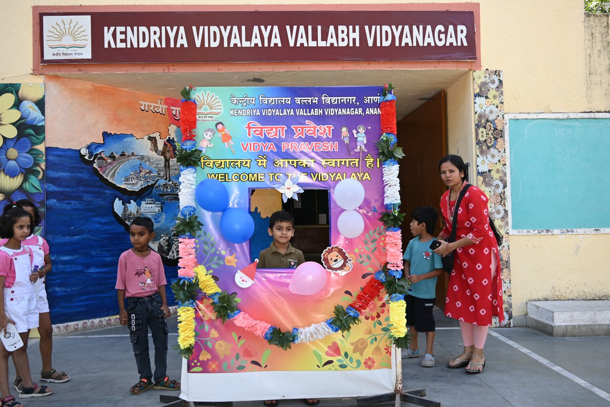 kvvvnagar's tweet image. विद्याप्रवेश के अंतर्गत कक्षा 1 प्रवेशोत्सव आयोजित किया गया। 🏫🎉 सत्र 2026-27
#education #kvs #kvsroahmedabad #kvvvnagar #school #VidyaPravesh #Praveshotsav #KVSAdmission 
@KVS_HQ @AhmedabadRo @EduMinOfIndia @PMOIndia