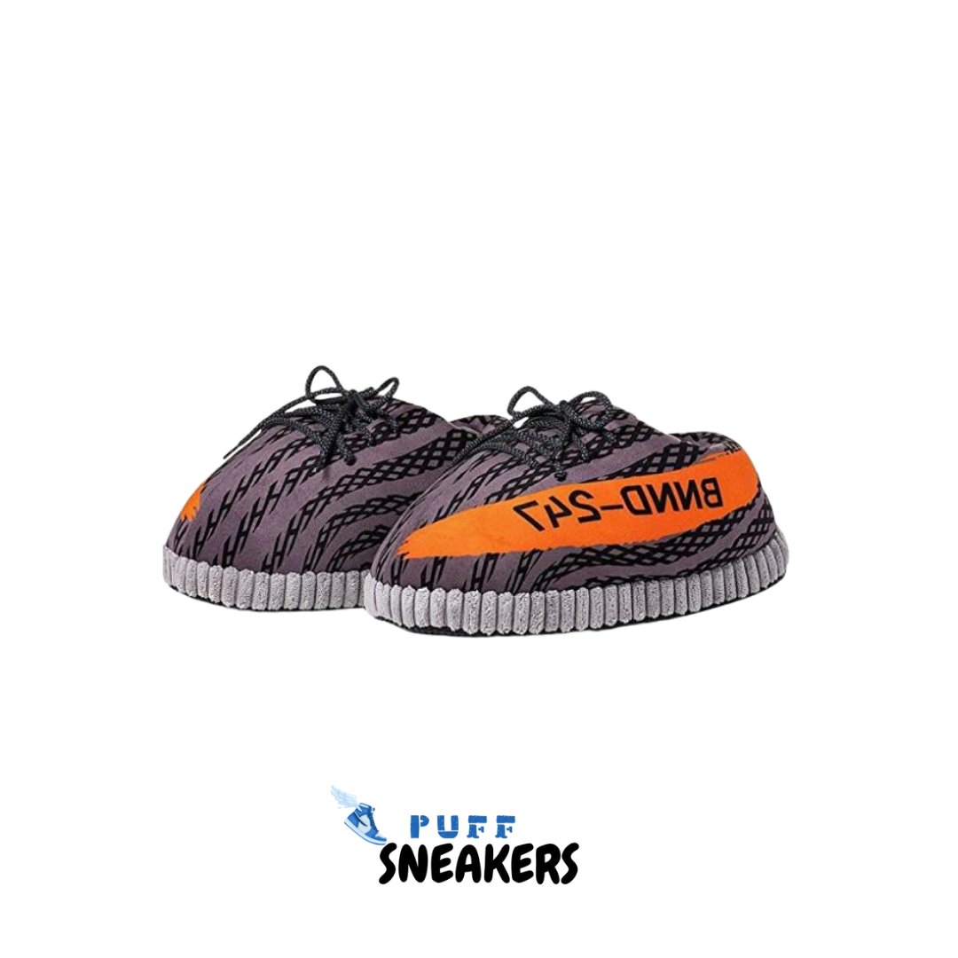 Puffsneakerstr's tweet image. Evde attığın her adımda stil hissi. 👟✨
Pofuduk panduflarla yumuşacık konfor, sade ama iddialı bir görünüm.
Rahatlık artık tarzının en güçlü detayı. 🤍
Ev modasında konforlu bir imza. 🔥
#ayakkabı #dans #nike #moda #sneakers #dansokulu #modaikonu #ayakkabıdelisi #panduf