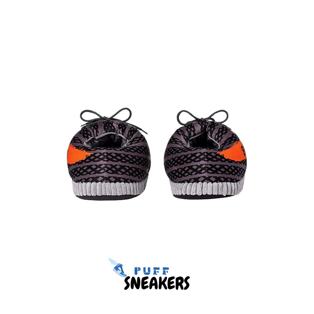 Puffsneakerstr's tweet image. Evde attığın her adımda stil hissi. 👟✨
Pofuduk panduflarla yumuşacık konfor, sade ama iddialı bir görünüm.
Rahatlık artık tarzının en güçlü detayı. 🤍
Ev modasında konforlu bir imza. 🔥
#ayakkabı #dans #nike #moda #sneakers #dansokulu #modaikonu #ayakkabıdelisi #panduf
