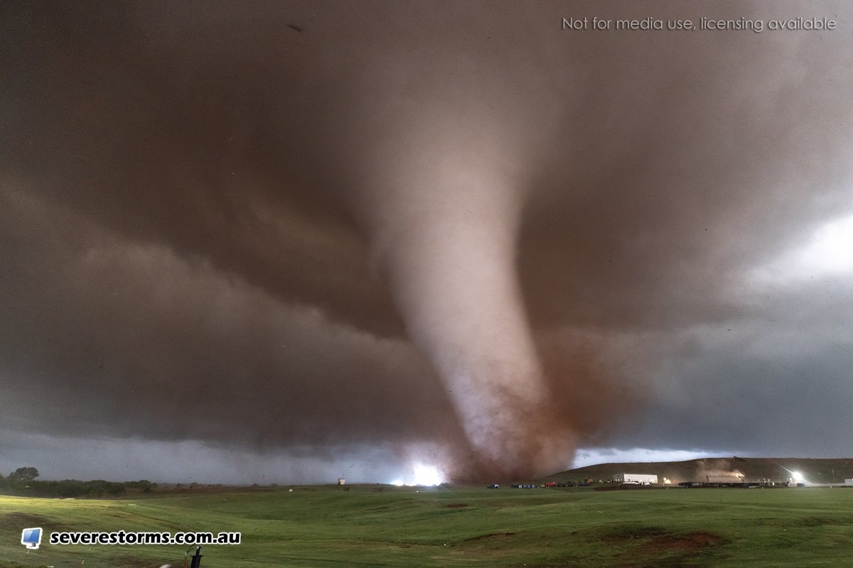 This power explosion was captured on still image prior to this strong tornado crossing over the road SE of Enid, Oklahoma, USA this evening. (23 April, 2026). A quick edit will be released shortly. The full chase edit will follow thereafter. Subscribe to youtube.com/@DanielShawAU/